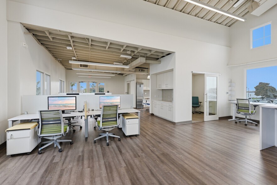 More Photos Of 1551 Shelter Island Dr, San Diego Hotel For Lease