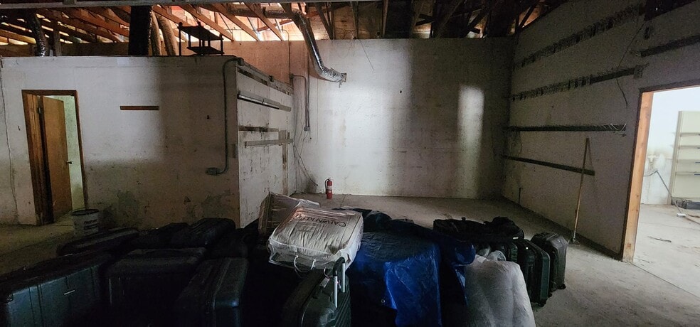 More Photos Of 284 S Center St, Pierson Auto Repair For Lease