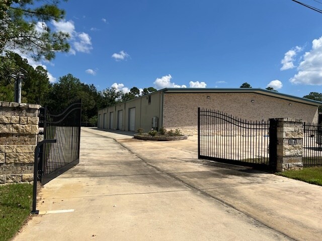 More Photos Of 3174 Gateway Ln, Cantonment Warehouse For Sale