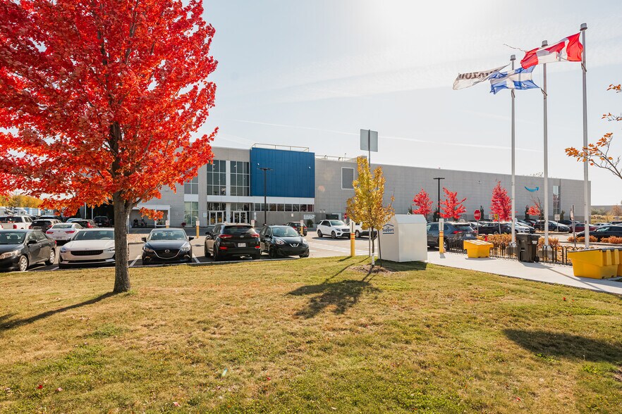 More Photos Of 5799 Rte De L'aéroport, Longueuil Distribution For Lease