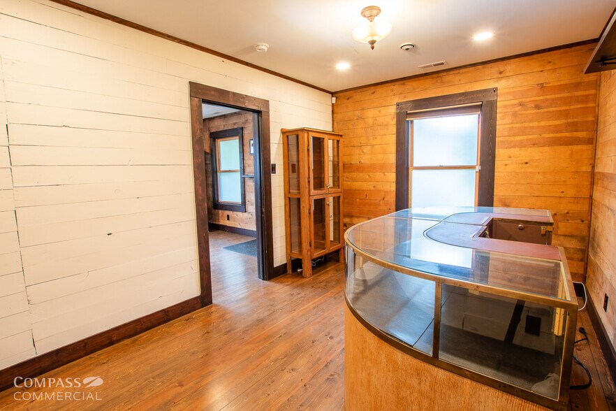 More Photos Of 324 NW Hill St, Bend Freestanding For Sale