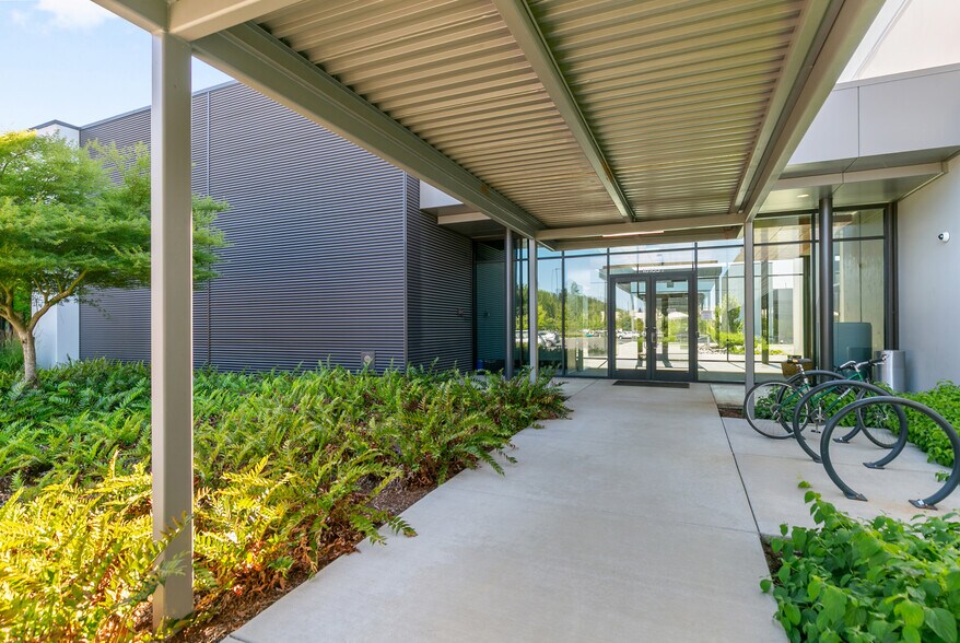 More Photos Of 18105 SE Mill Plain Blvd, Vancouver Showroom For Lease