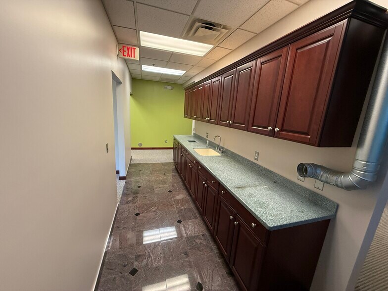 More Photos Of 39525 14 Mile Rd, Novi Medical For Lease