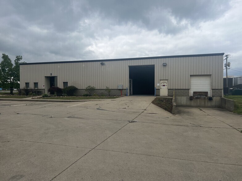 More Photos Of 2 Standen Dr, Hamilton Warehouse For Lease