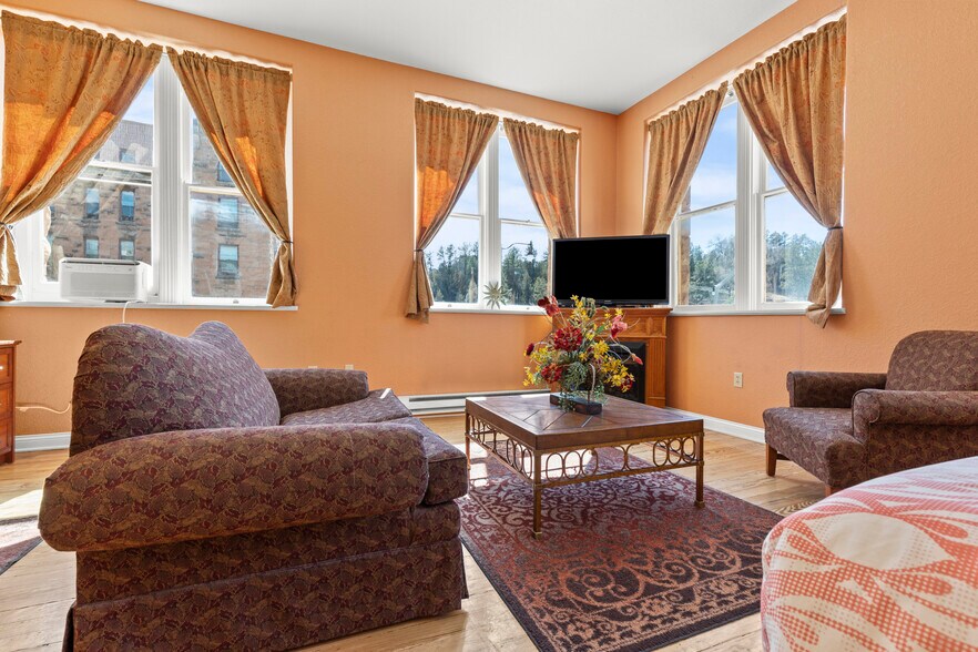 More Photos Of 603 N River St, Hot Springs Hotel For Sale