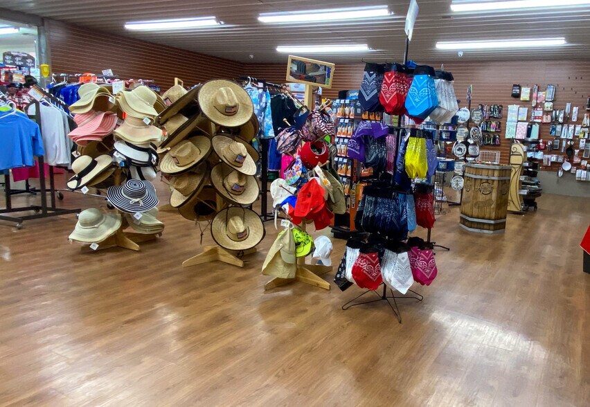 More Photos Of 25817 State Hwy 64, Pittsburg Supermarket For Sale