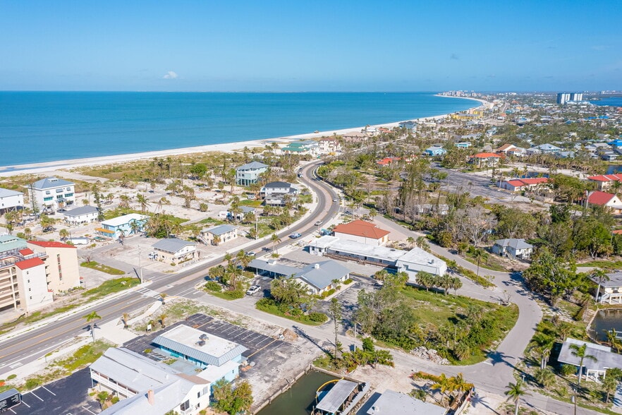 More Photos Of 6101 Estero Blvd, Fort Myers Restaurant For Sale