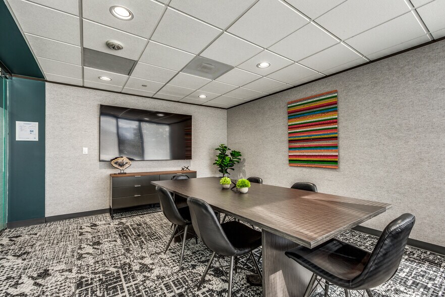 More Photos Of 7324 Southwest Fwy, Houston Coworking Space