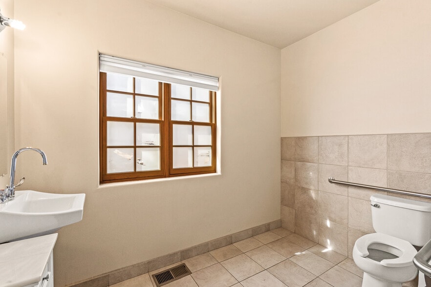 More Photos Of 103 S St Francis Dr, Santa Fe Medical For Sale