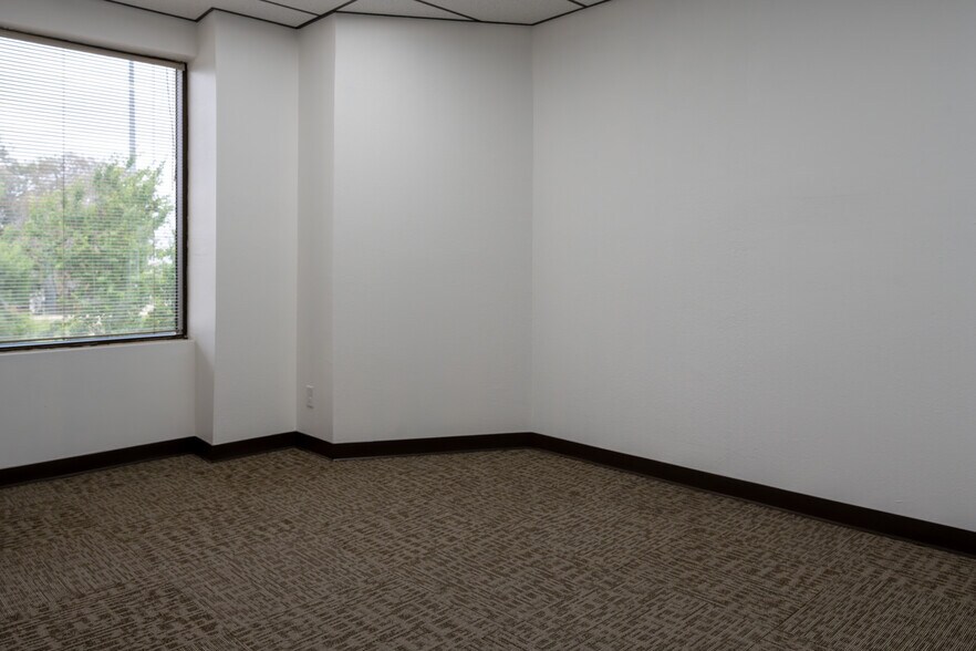 More Photos Of 3434 Truxtun Ave, Bakersfield Office For Lease