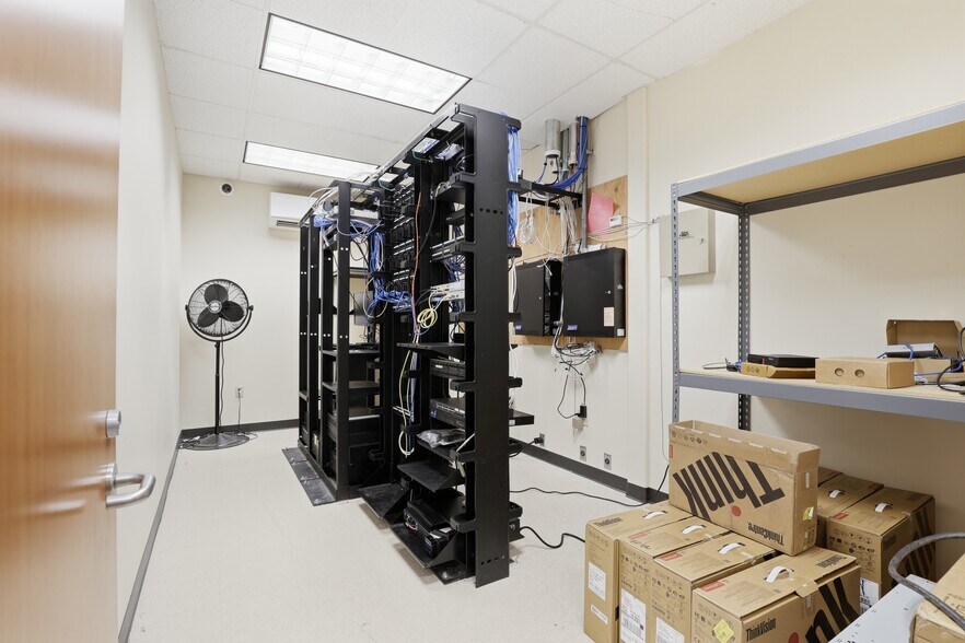 More Photos Of 3911 Castlevale Rd, Yakima Office For Lease