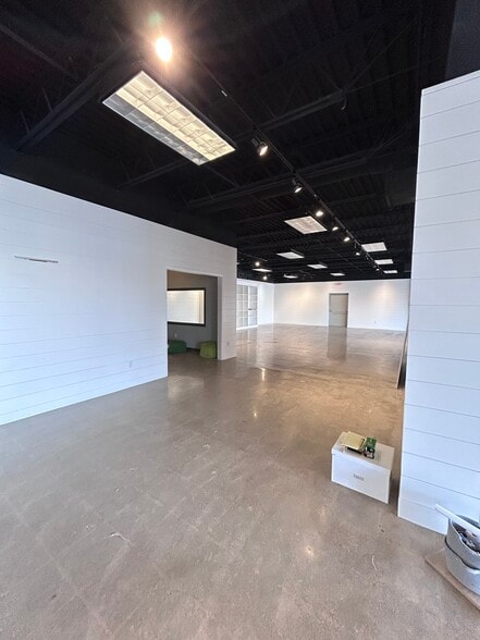 More Photos Of 8215 Highway 7, Saint Louis Park Freestanding For Lease