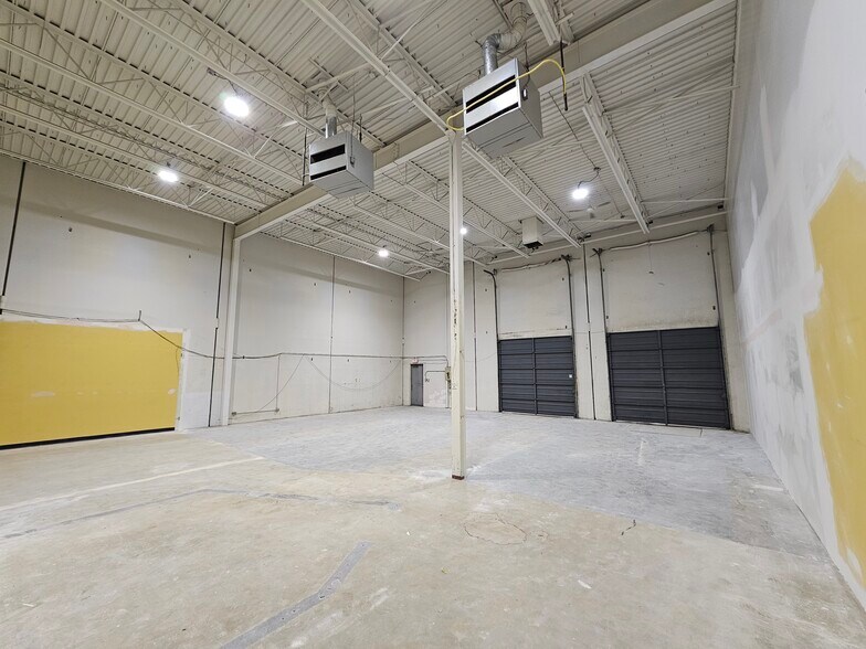 More Photos Of 11120 Bridgeport Rd, Richmond Warehouse For Lease