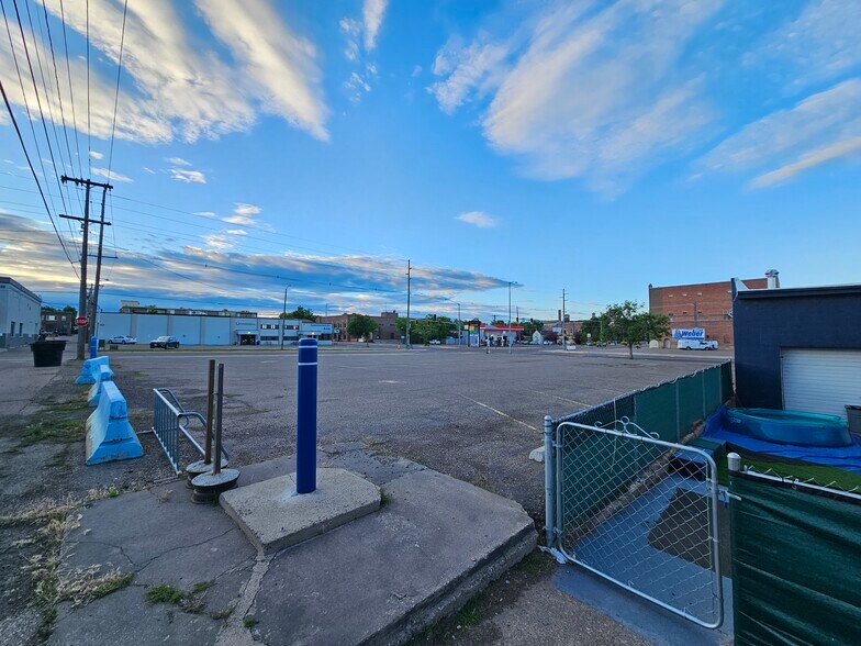 More Photos Of 815 N 1st Ave, Great Falls Auto Dealership For Lease