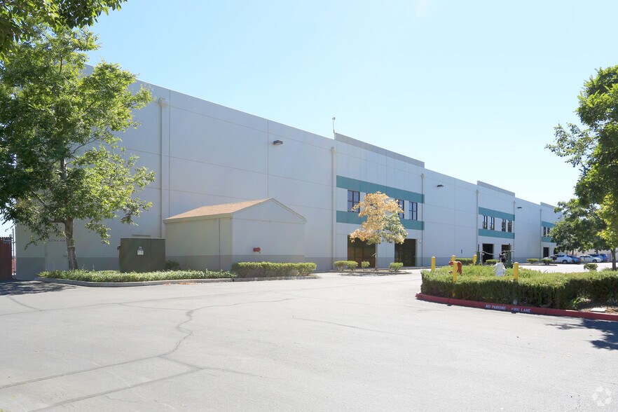 More Photos Of 1000 Business Park Dr, Dixon Warehouse For Lease