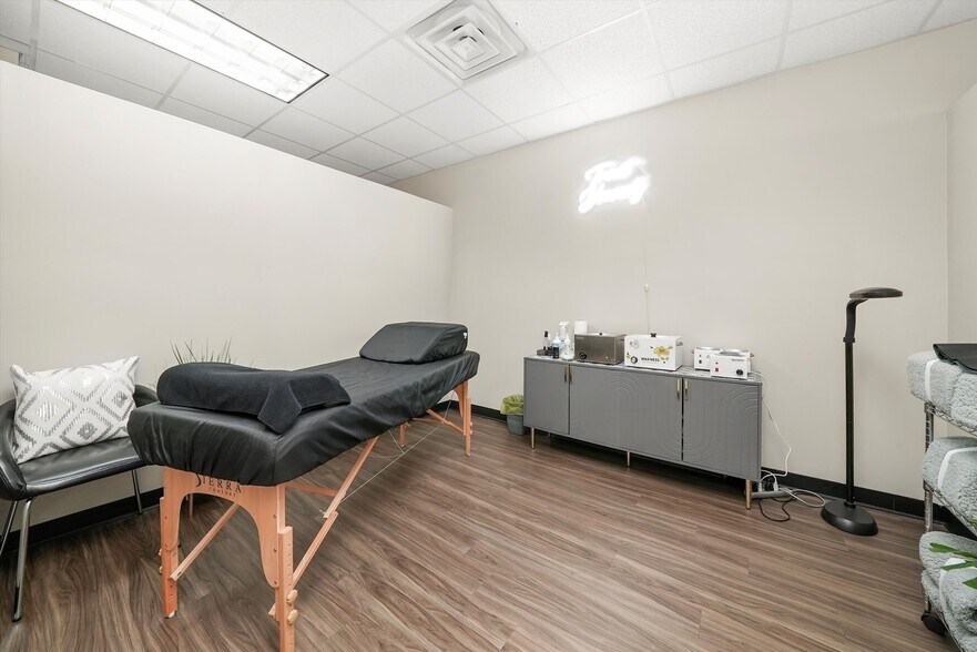 More Photos Of 3322 Ridge Rd, Lansing Storefront For Lease