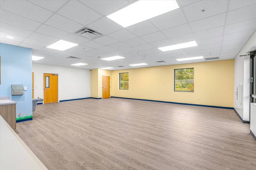 More Photos Of 481 Shores Blvd, Saint Augustine Daycare Center For Lease