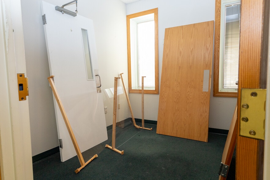 More Photos Of 195 Thomas Johnson Dr, Frederick Medical For Sale