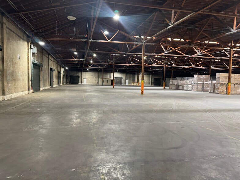 More Photos Of 7001 Eastside Rd, Anderson Warehouse For Lease