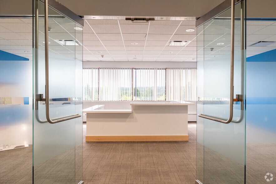 More Photos Of 14 Central Park Dr, Hooksett Medical For Lease