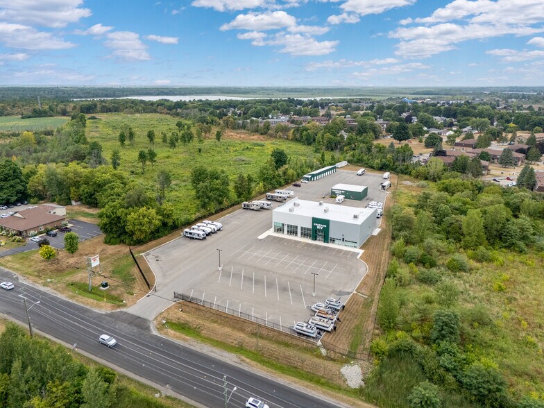 More Photos Of 663 Stewart Blvd, Brockville Showroom For Sale