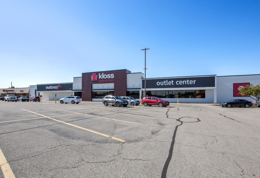 More Photos Of 5796 S Lindbergh Blvd, Saint Louis Freestanding For Lease