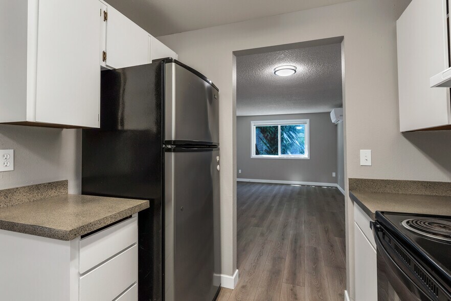 More Photos Of 2048 NE Highway 99W, McMinnville Apartments For Sale