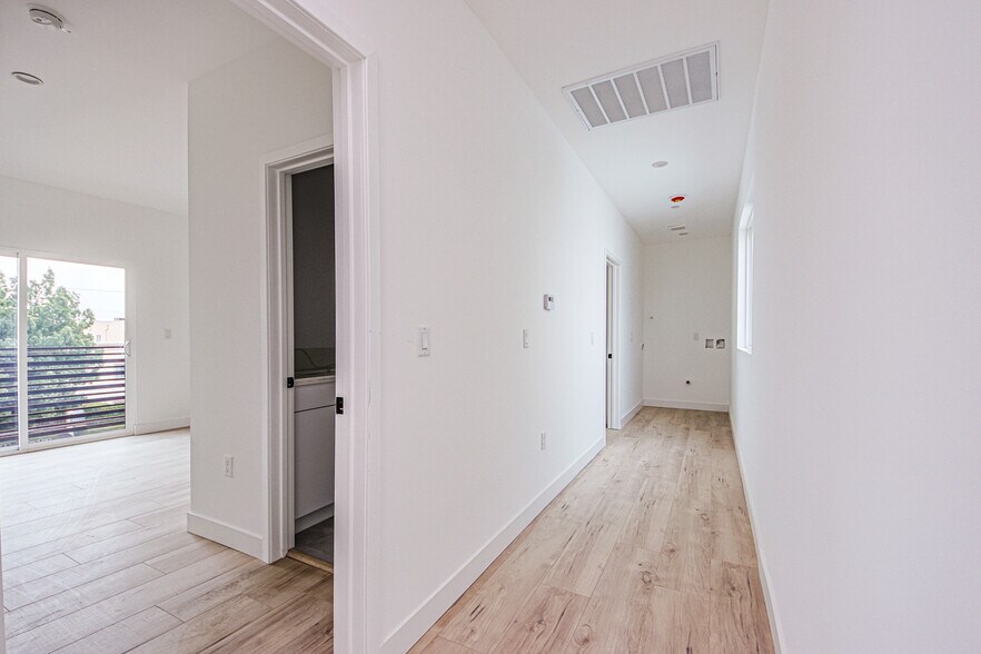 More Photos Of 6461 Woodley Ave, Van Nuys Apartments For Sale