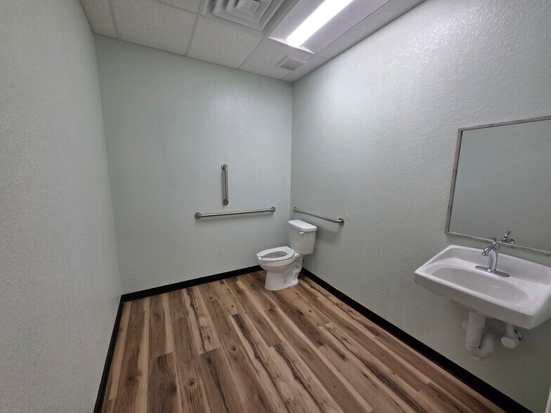 More Photos Of 5300 S Zero St, Fort Smith Storefront Retail Office For Sale