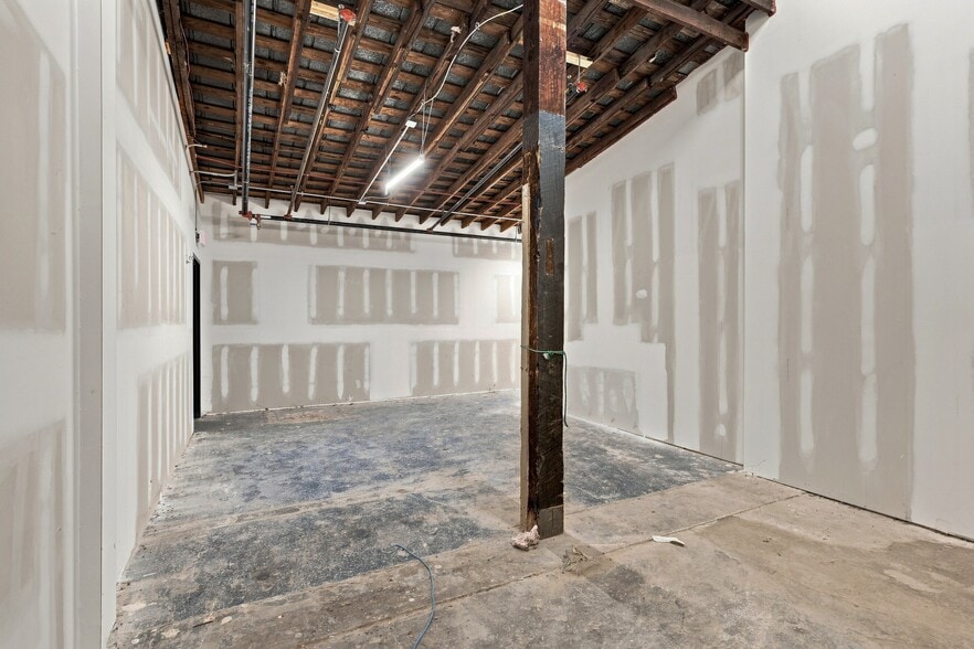 More Photos Of 722 Merritt Ave, Nashville General Retail For Lease