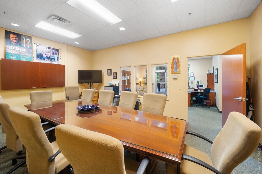 More Photos Of 140 SE Parkway Ct, Franklin Medical For Lease