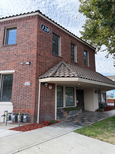 More Photos Of 123 Sycamore Ave, Manteca Medical For Lease