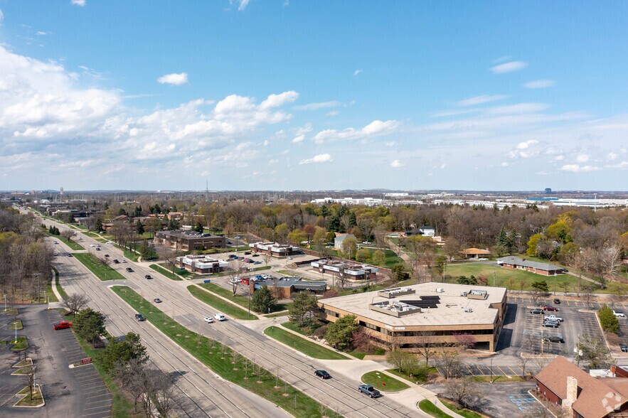 More Photos Of 43252 Woodward Ave, Bloomfield Hills Office For Lease