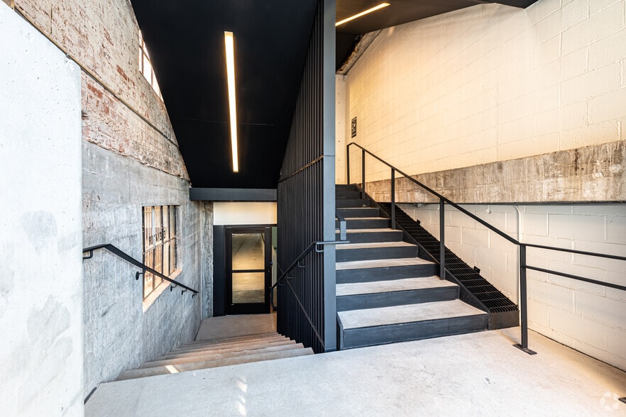 More Photos Of 14 W 3rd St, Kansas City Office For Lease