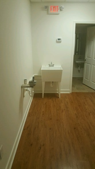 More Photos Of 8052 Elm Dr, Mechanicsville Office For Lease