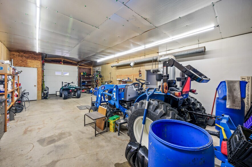 More Photos Of 4085 / 4086 State Route 422, Southington Showroom For Sale