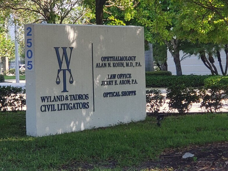 More Photos Of 2505 Metrocentre Blvd, West Palm Beach Medical For Lease