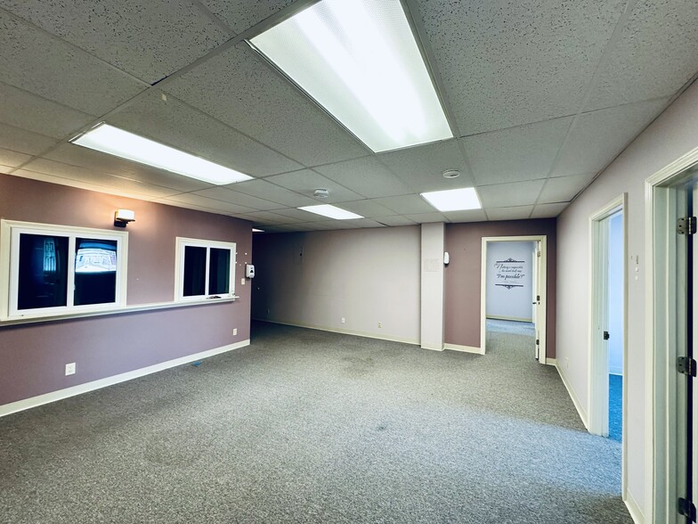 More Photos Of 450 Pearl St, Stoughton Office For Lease