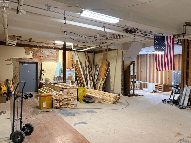 More Photos Of 110 Railroad St, Clyde Restaurant For Sale