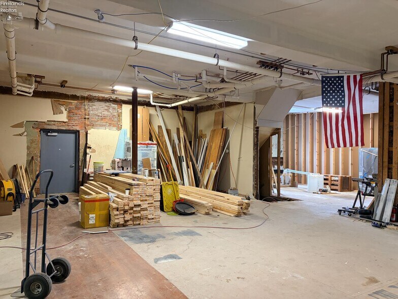 More Photos Of 110 Railroad St, Clyde Restaurant For Sale