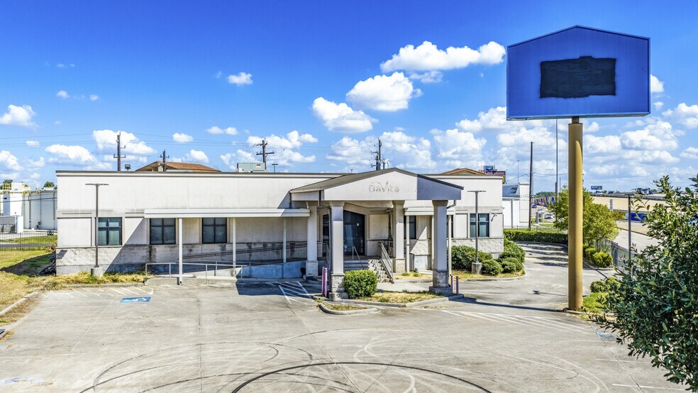 More Photos Of 10655 Eastex Fwy, Houston Medical For Sale