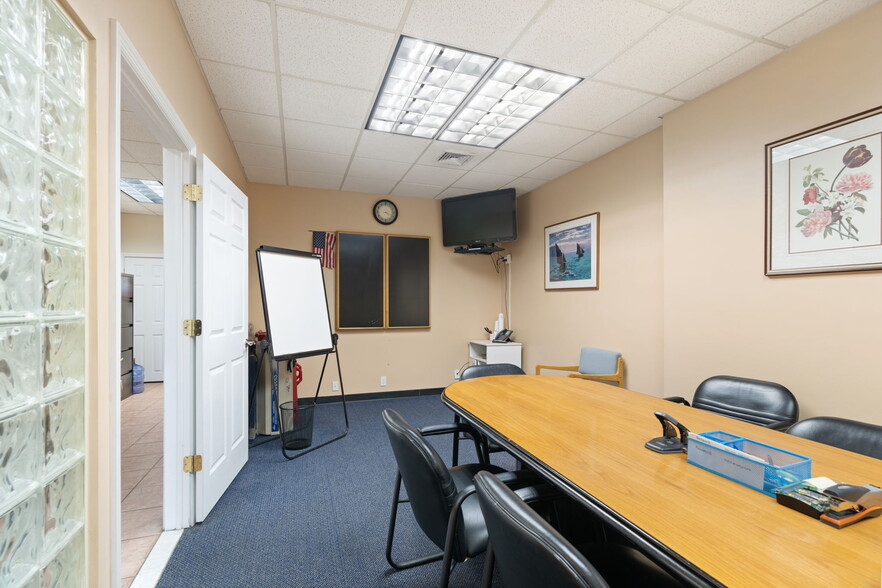 More Photos Of 1190 Hylan Blvd, Staten Island Office For Sale