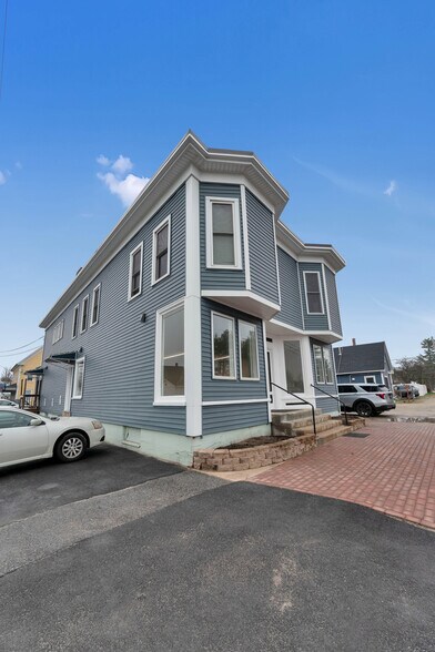 More Photos Of 924 Main St, Waterboro General Retail For Lease