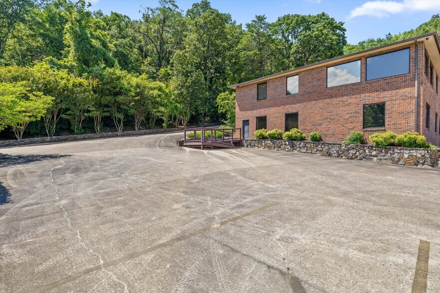 More Photos Of 901 Mountain Creek Rd, Chattanooga Office For Lease