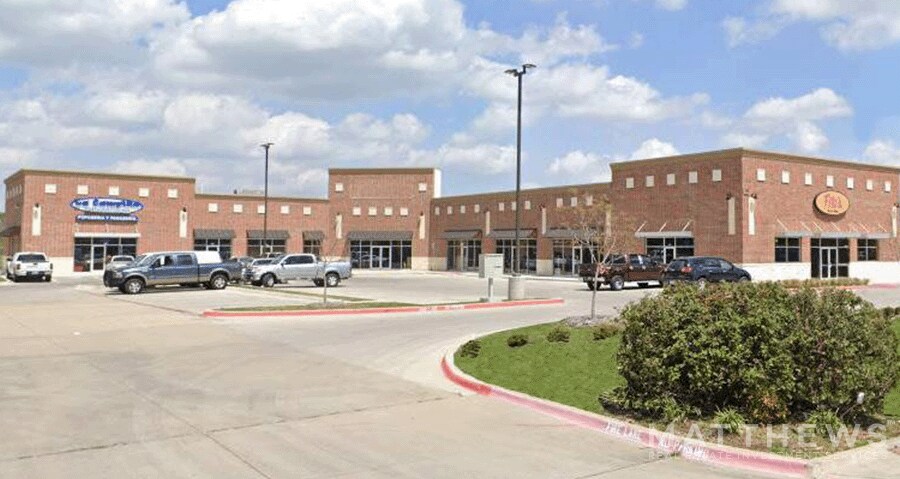 Primary Photo Of 510 W Pioneer Pky, Grand Prairie General Retail For Lease