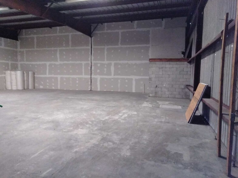 More Photos Of 19200 Peachland Blvd, Port Charlotte Warehouse For Lease