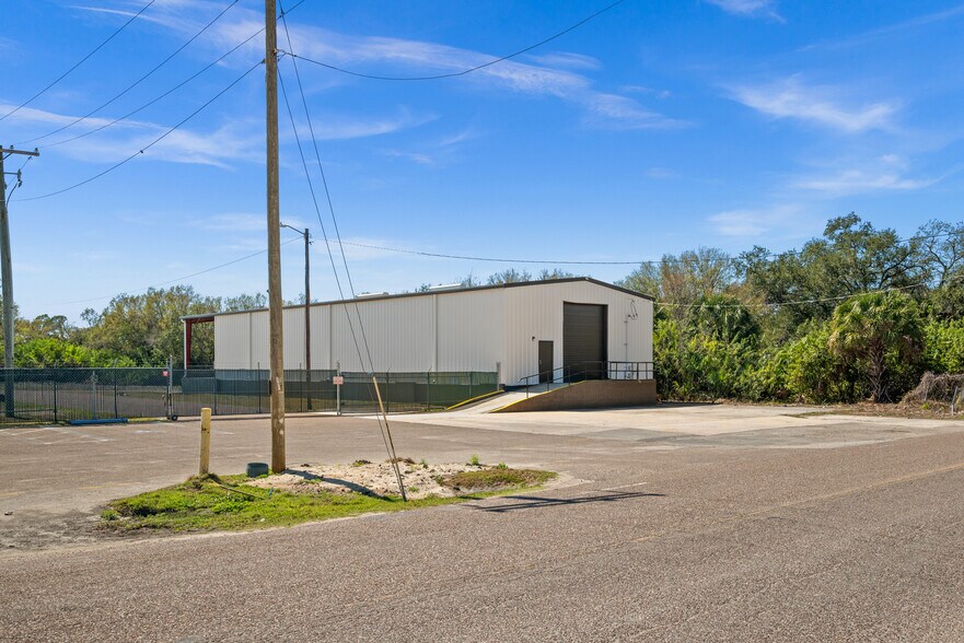 More Photos Of 5115 Hartford St, Tampa Manufacturing For Sale