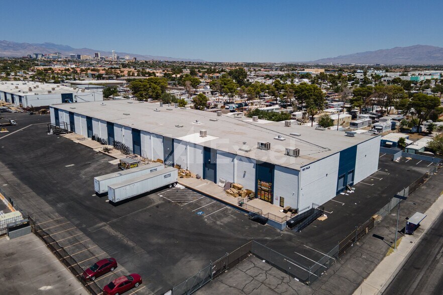 More Photos Of 1601 Palm St, Las Vegas Warehouse For Sale