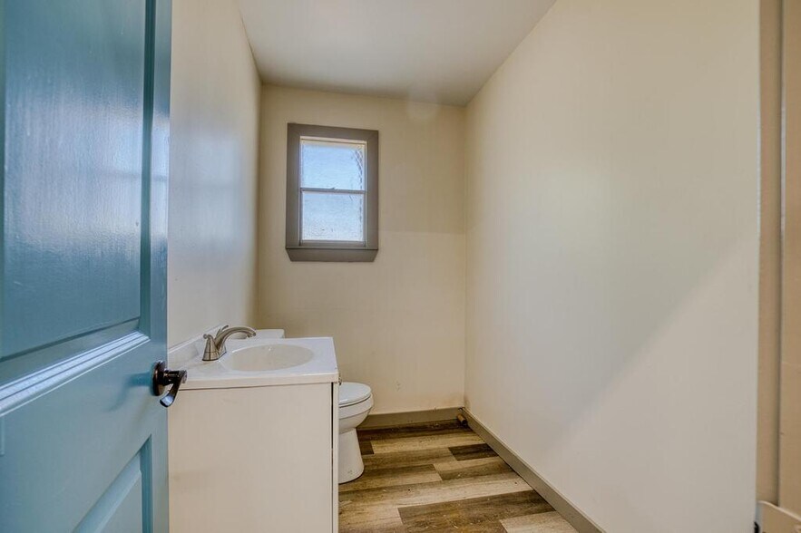 More Photos Of 451 S Old Corry Field Rd, Pensacola Warehouse For Lease