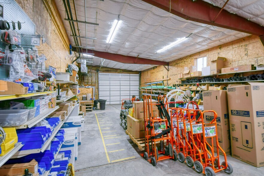 More Photos Of 818 Airport Rd, Pendleton Showroom For Sale